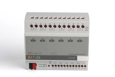Диммирующий актуатор на 6 каналов 0–10V DM0106.0050 — вид спереди.