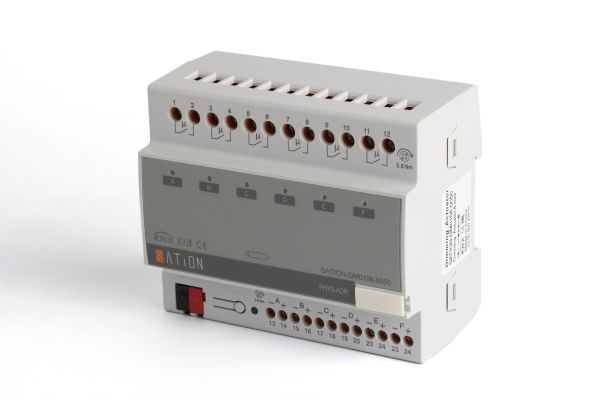 Диммирующий актуатор на 6 каналов 0–10V DM0106.0050 — вид сбоку.