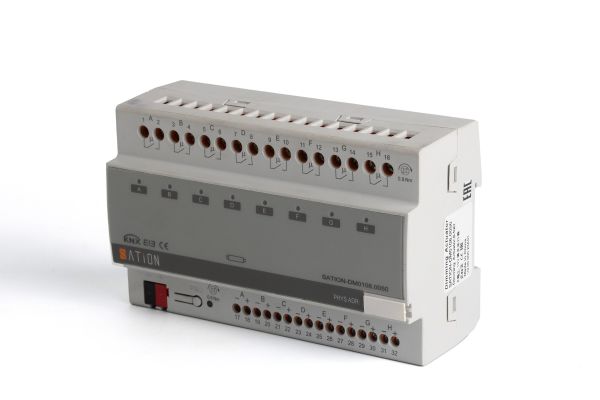 Диммирующий актуатор на 8 каналов 0–10V DM0108.0050 — вид сбоку.